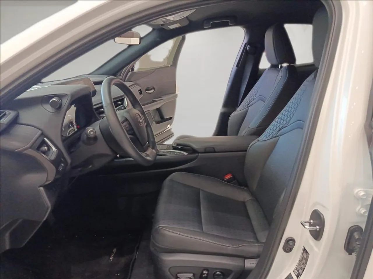 Lexus UX-250h Dynamic 2.0 16V Aut.(hybrid), foto 7 de 20
