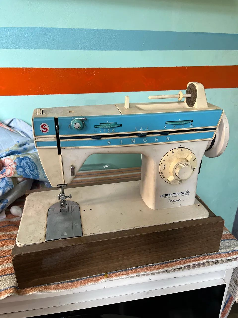Máquina de costura Singer revisada - funcionando perfeitamente - Foto 4