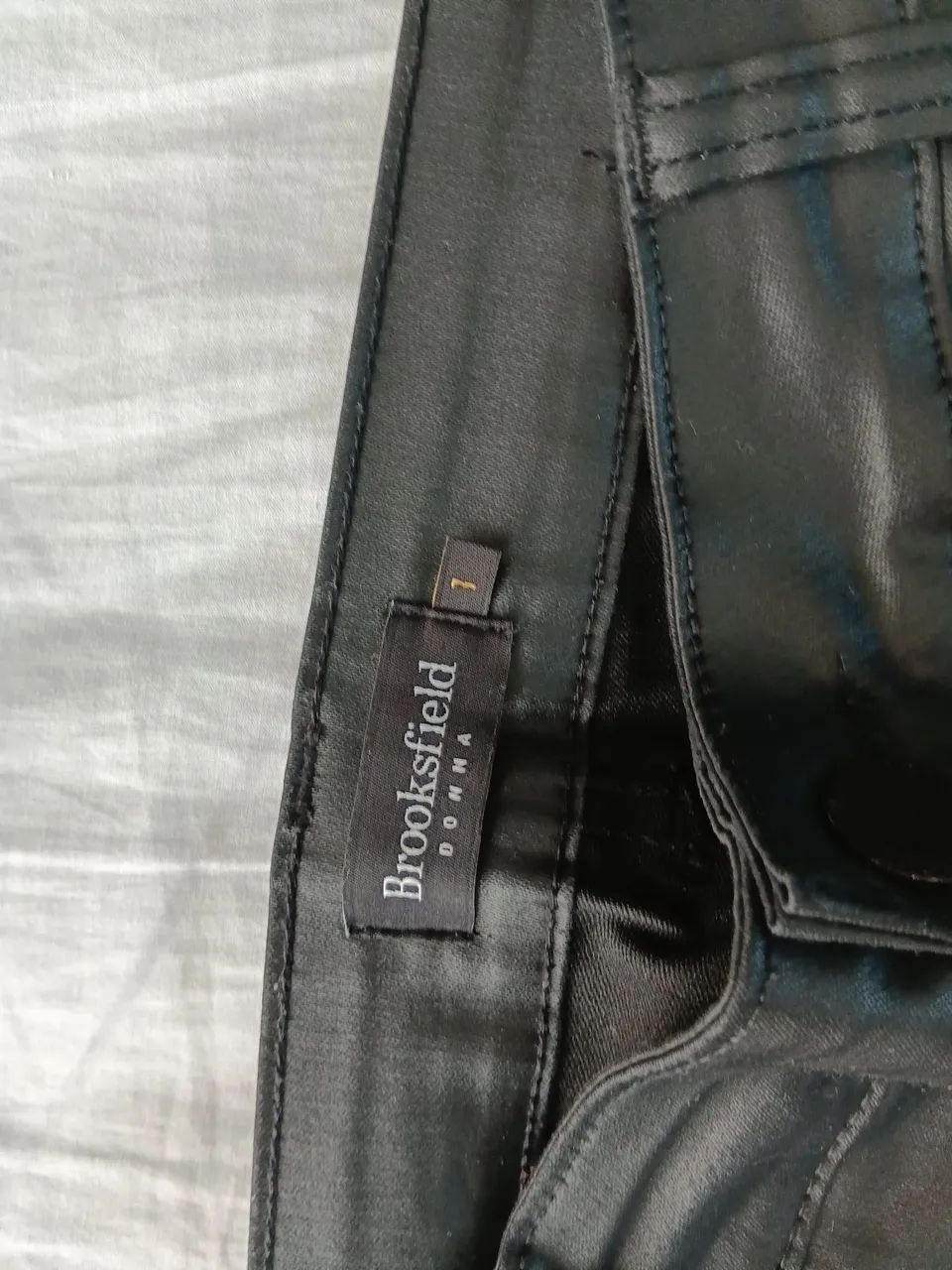 Calça da brooksfield preta,acetinada. - Foto 4