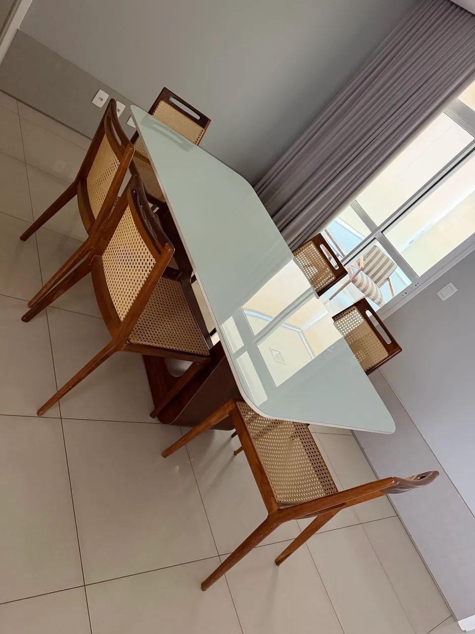 Jogo de mesa 2,00x1,0 com seis cadeiras de linho