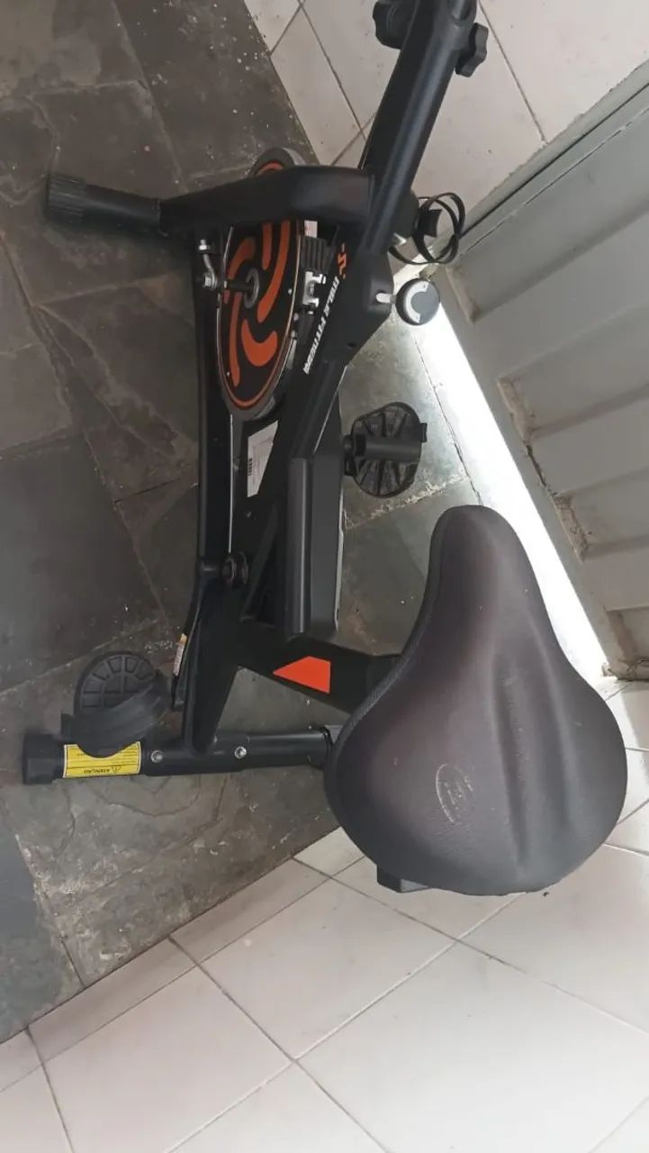 Vendo uma bicicleta ergométrica nova - Foto 2
