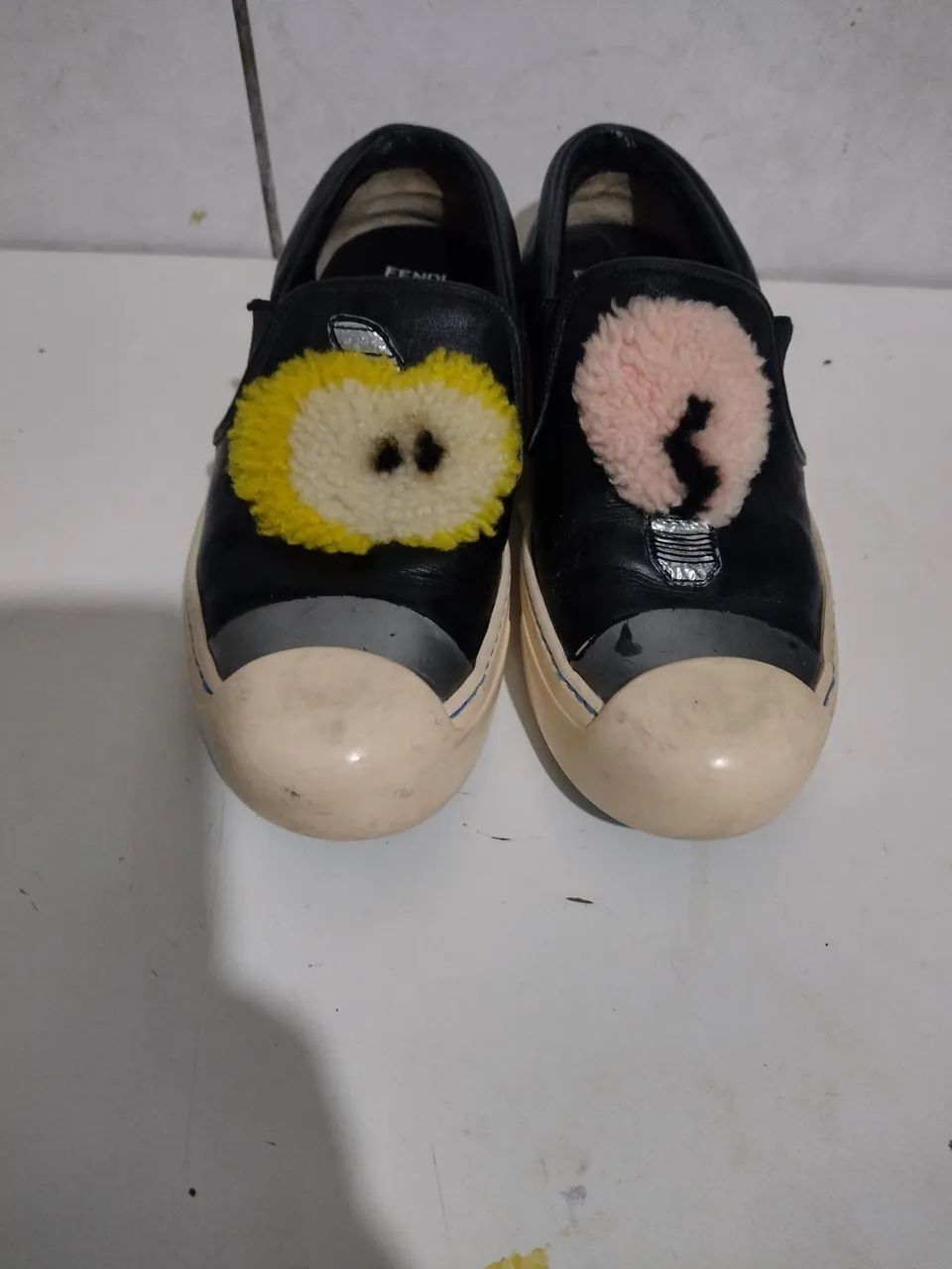 Tênis Fendi em couro original 