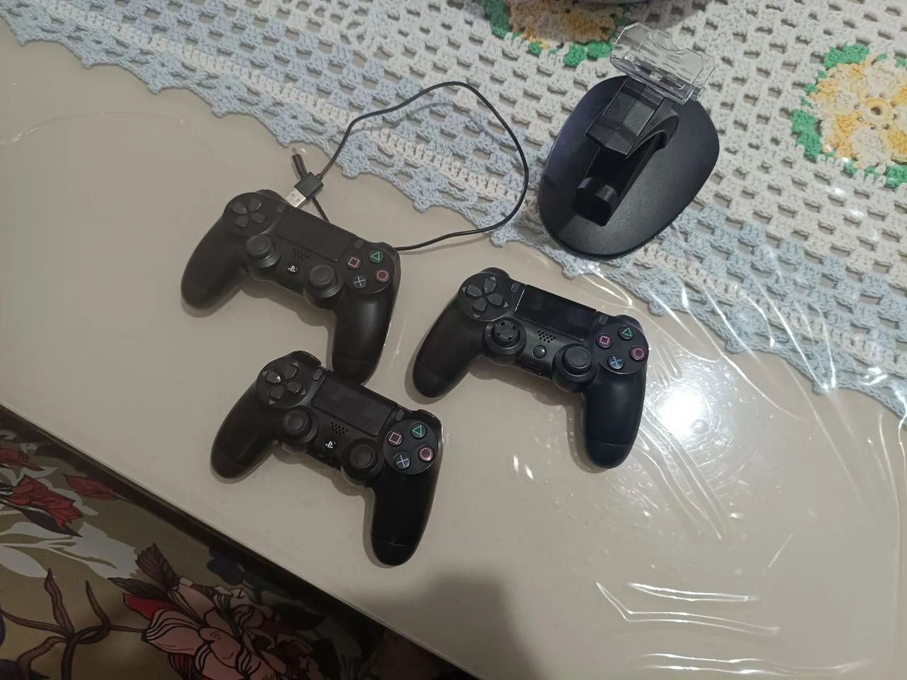 PS4 Kit: 2 Original Controllers (1 with Hall Effect) + Charging Base + 1 Bonus Controller