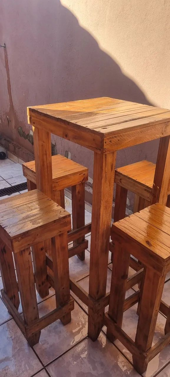 Mesa de madeira Rústica + 4 Banquetas - Foto 2