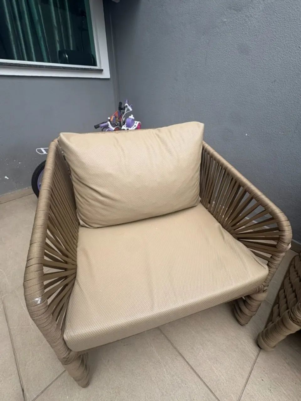 Conjunto em corda náutica - sofá 2 lugares + 2 poltronas com almofadas - Foto 2