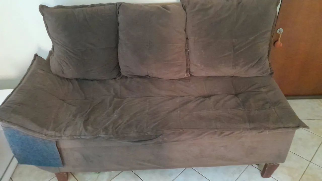 Vende-se sofá de canto, precisa de reparos  - Foto 2