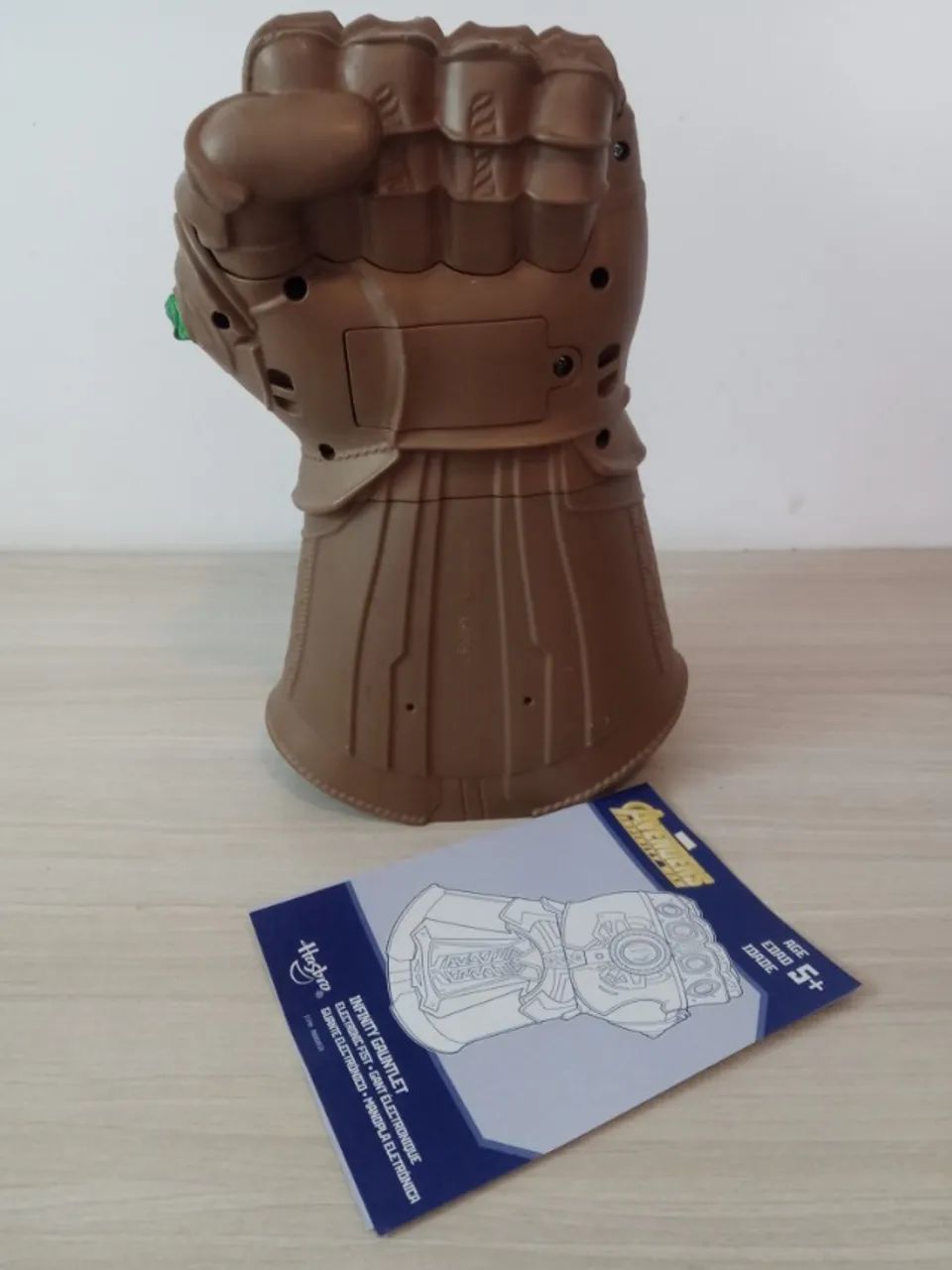 Manopla Thanos com Luz e Som Original - Foto 2