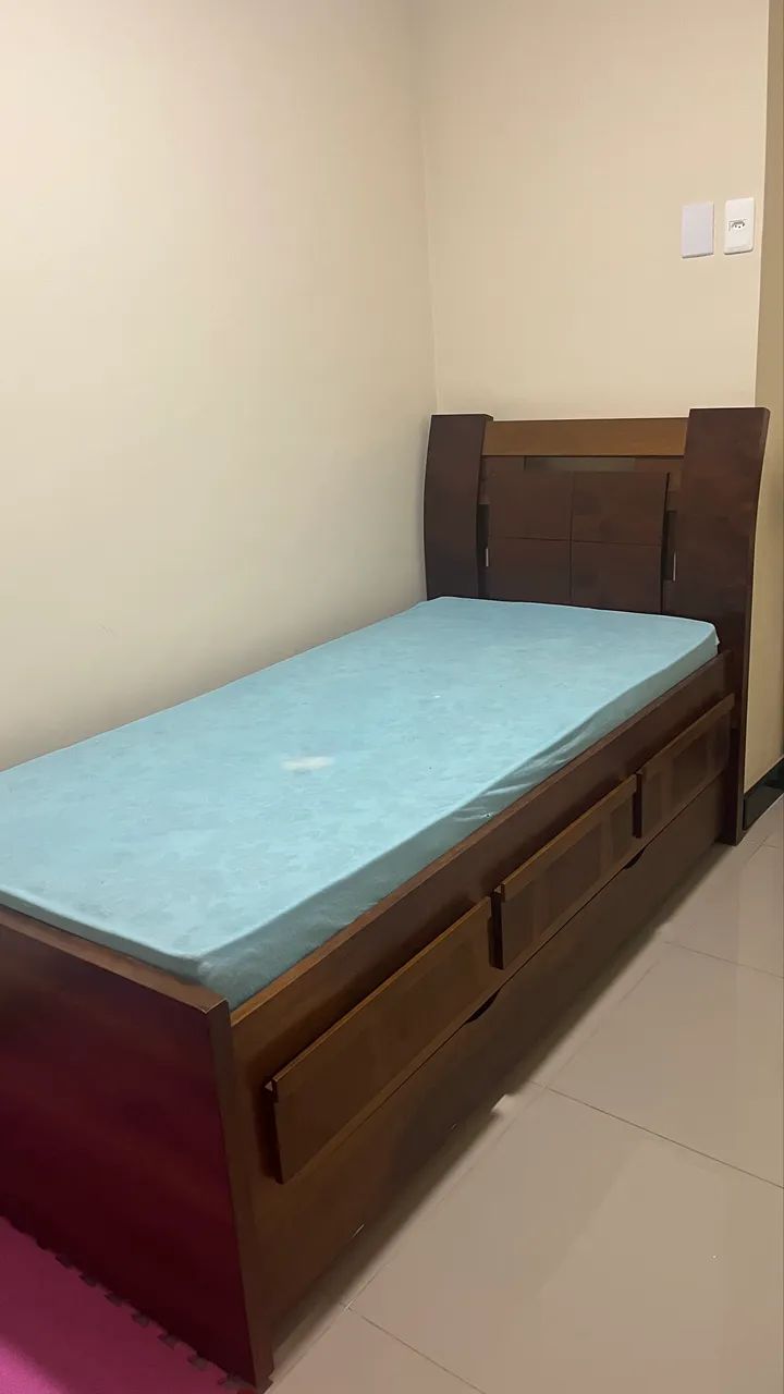 Cama solteiro com auxiliar e dois colchões 