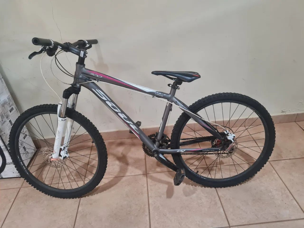 Bicicleta aro 26 e aro 29 á venda as duas  - Foto 2