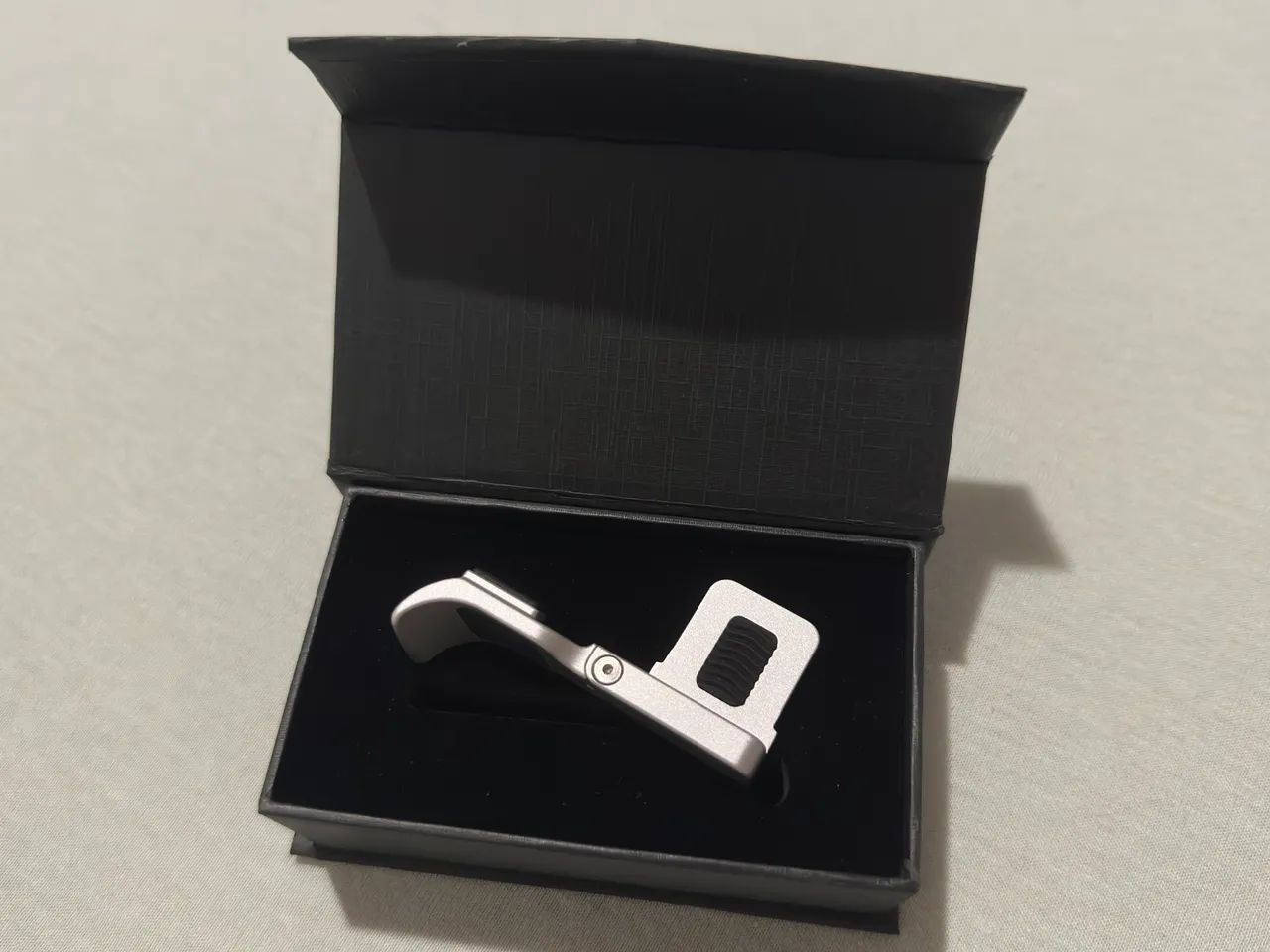 Thumb rest Lensmate Silver para Fujifilm X100VI e X100V - Foto 3