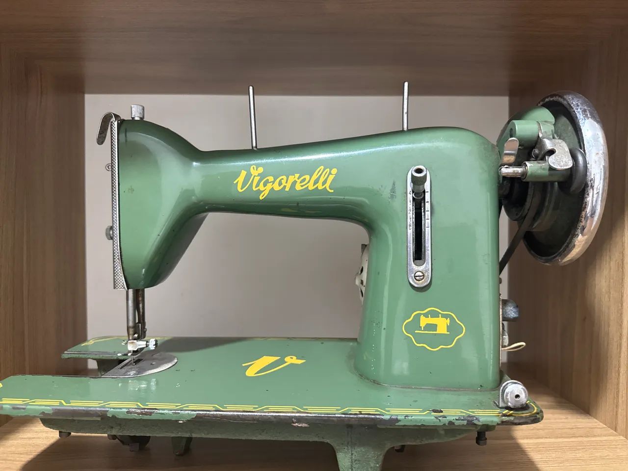 Máquina de Costura Vigorelli Antiguidade
