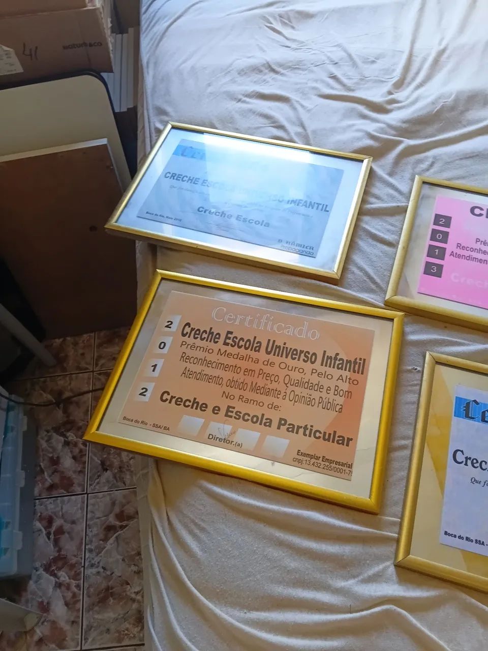 Vende-se 4 molduras novas de alumínio ,para Diplomas,fotos e etc..80 cada - Foto 3