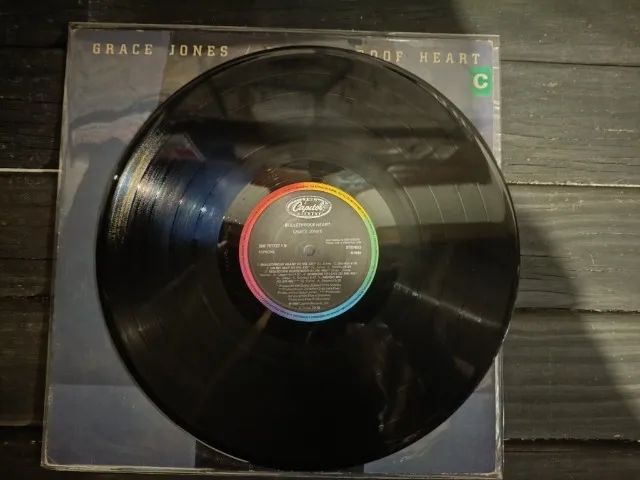 Vinil Grace Jones Bulletproof Heart Impecável - Foto 2