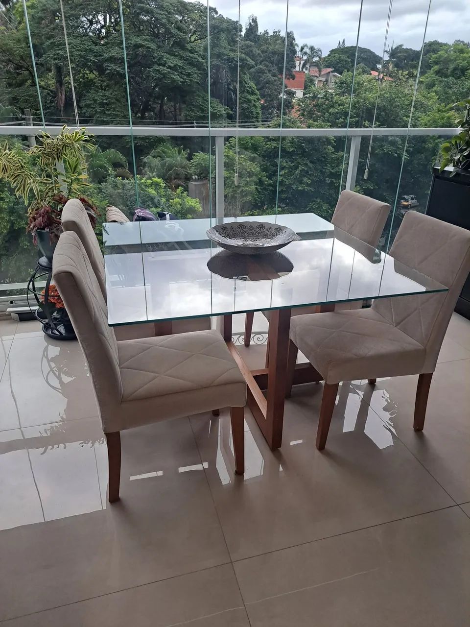 Mesa com 4 cadeiras