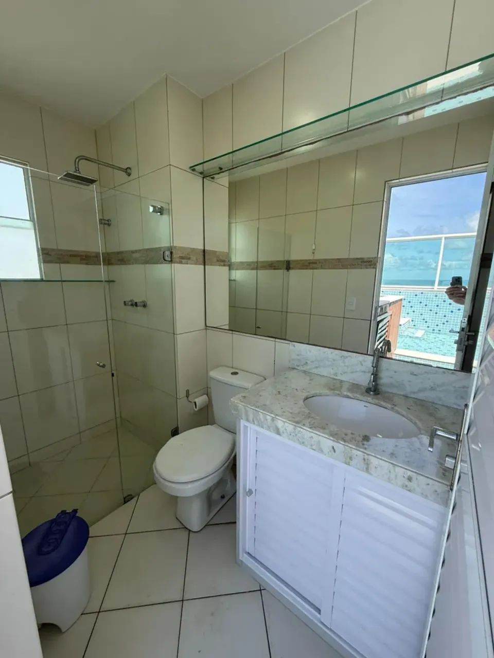 Excelente cobertura duplex com vista para o mar