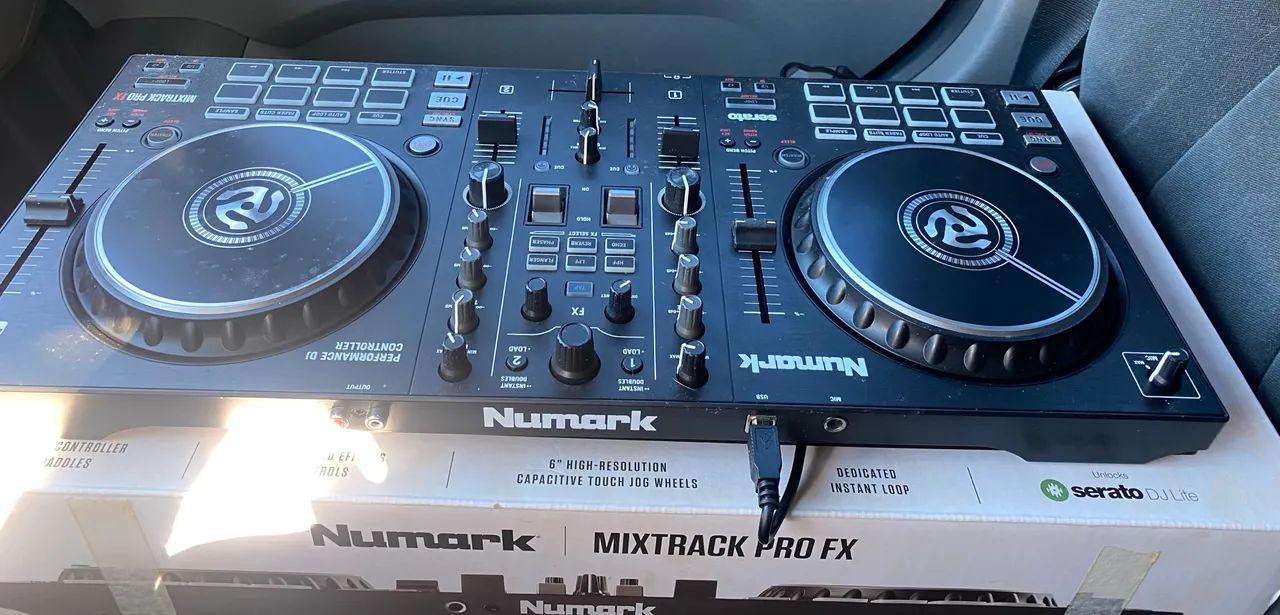 Controlador Numark de DJ USB Mixtrack Pro FX preto - Foto 3