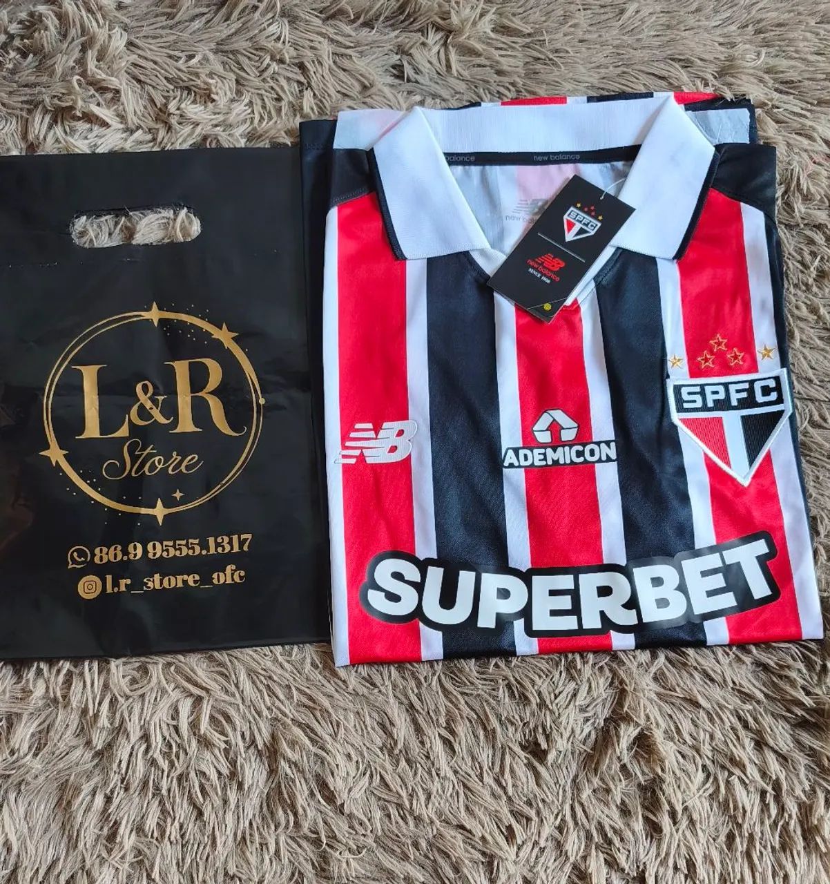 Camisa nova de loja