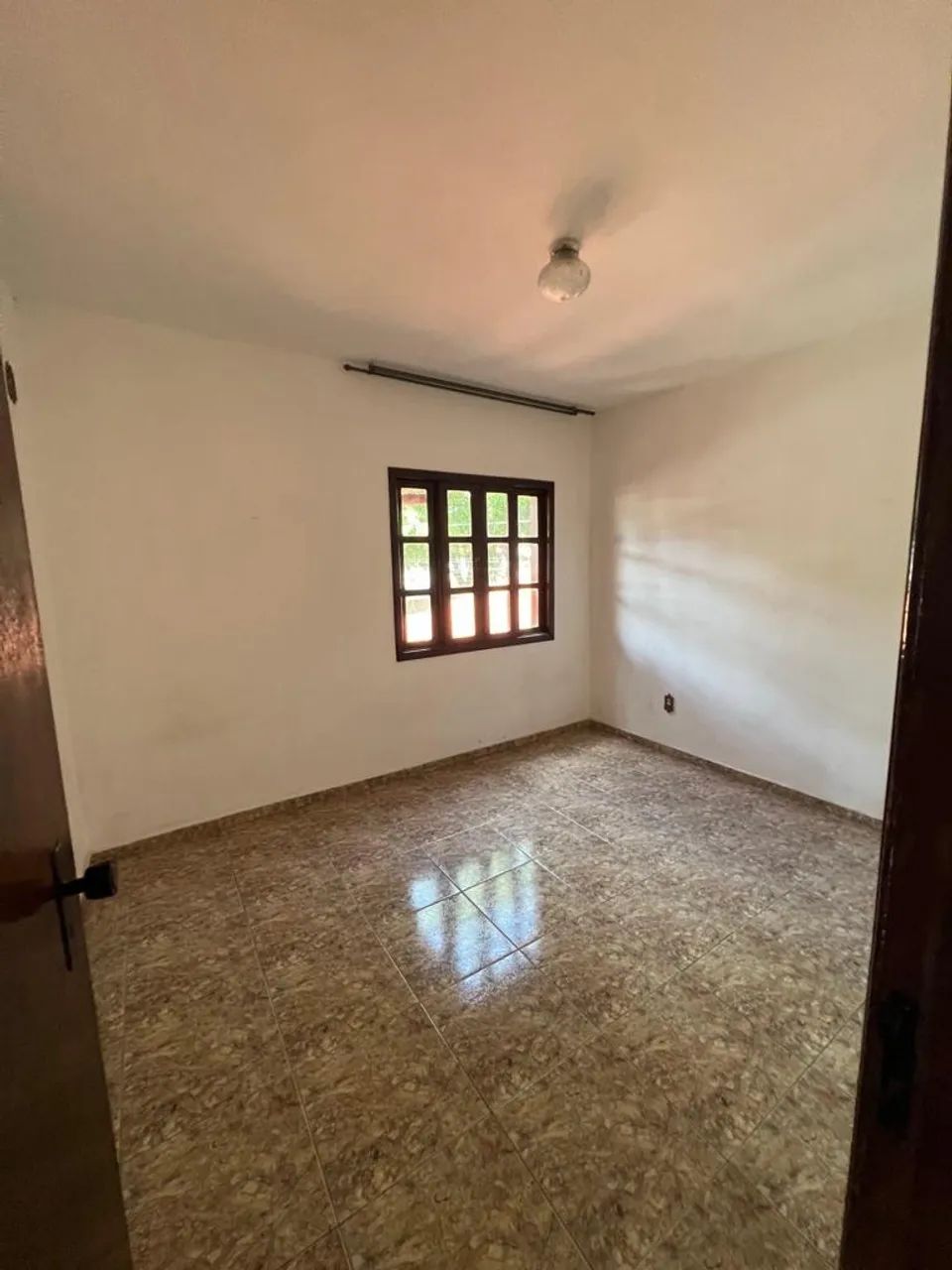 Casa ampla de 2 pavimentos à venda - imóvel já alugado e gerando renda - Foto 4