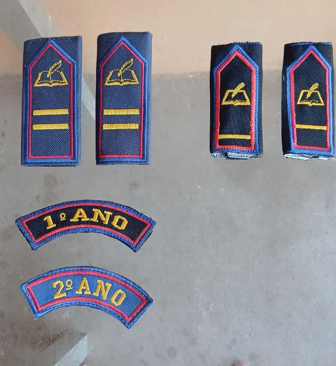 Vendo divisa/insignia 1° ano militarizado 