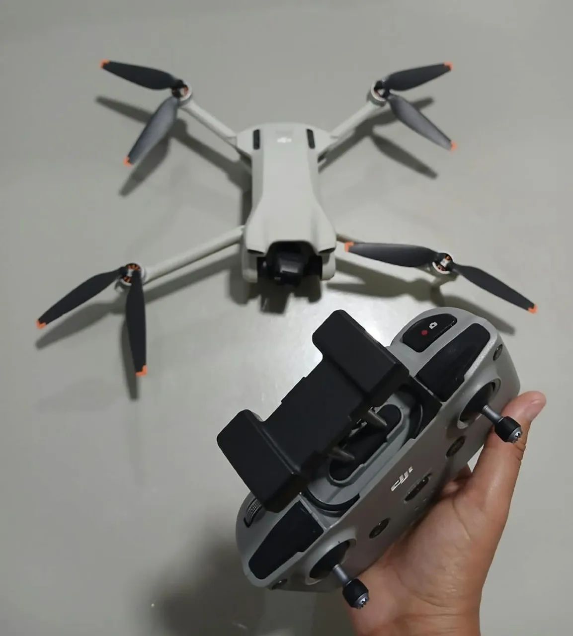 Drone DJI Mini 3 + Controle DJI RC-N1 + Bolsa + Acessórios Extras (Impecável) - Foto 5
