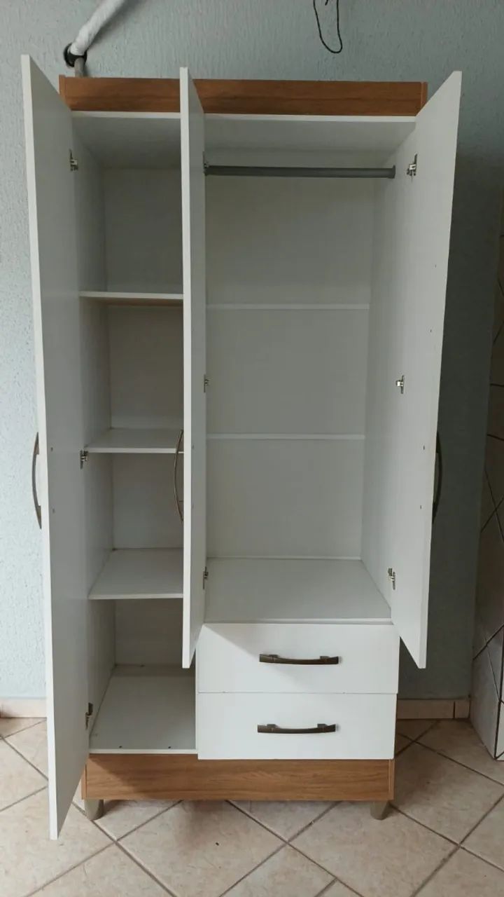 Guarda roupa 3 portas e 2 gavetas  - Foto 2