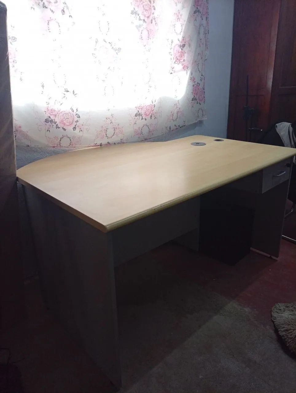 Mesa c/ 2 cadeiras ( escritório)