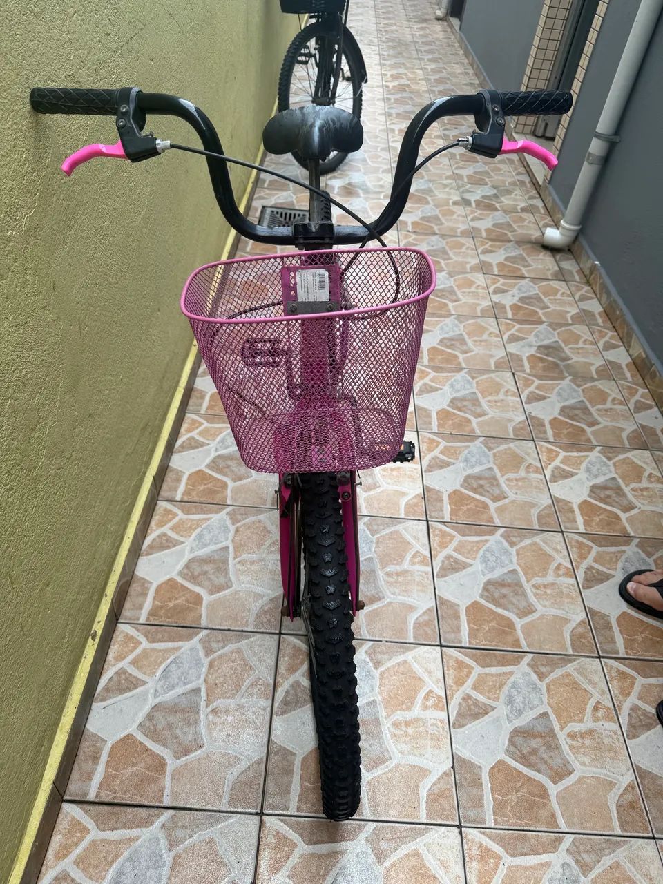 Bicicleta Infantil Rosa com Cesta - Aro 20 - Conservada - Foto 2
