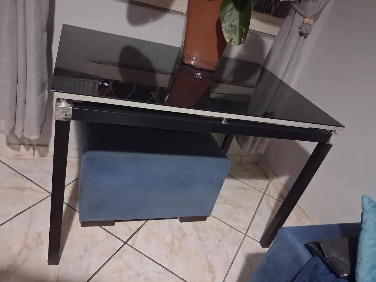 Mesa de vidro e metal preta  - Foto 2