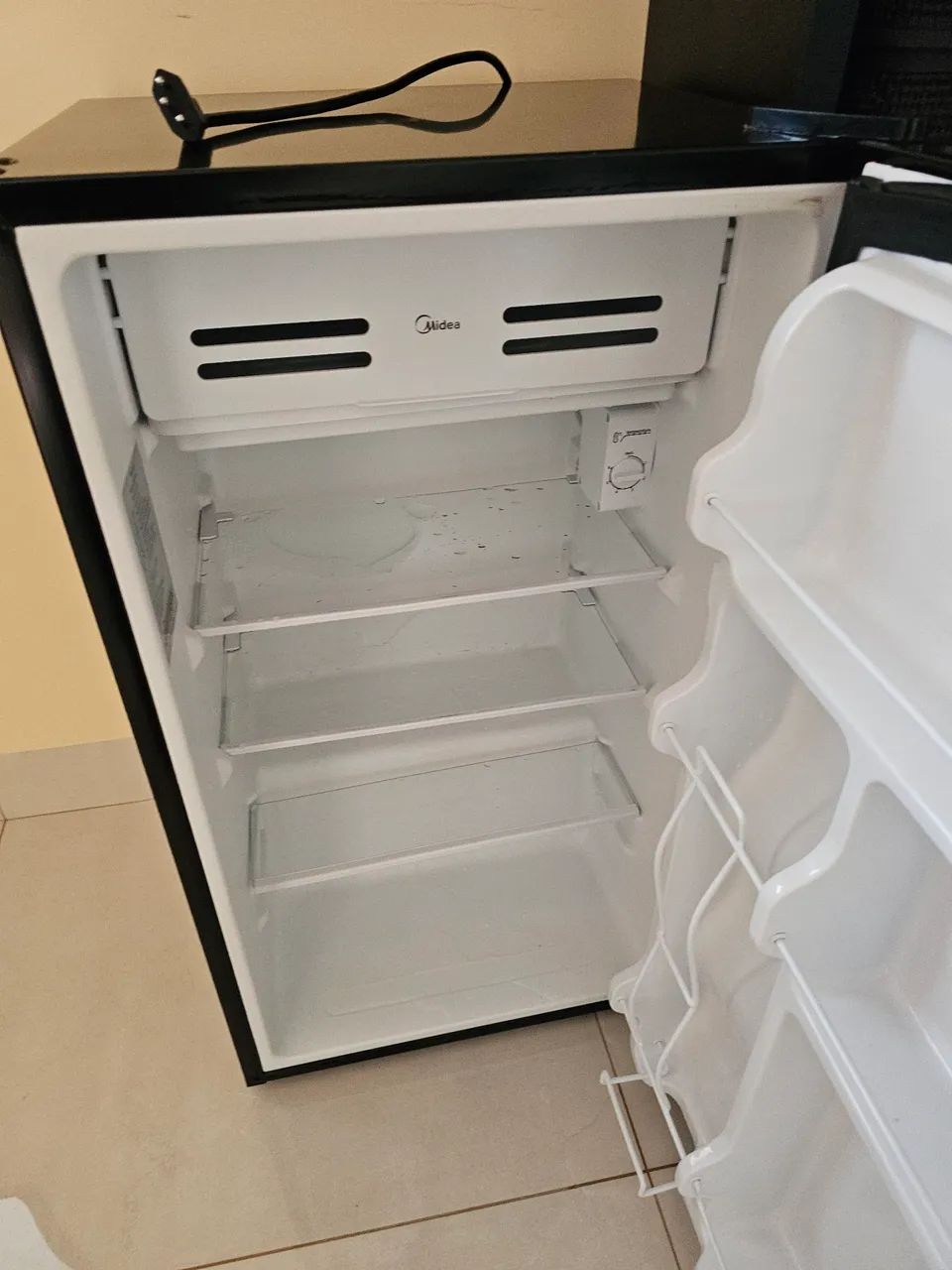 Frigobar semi novo 93litros - Foto 4
