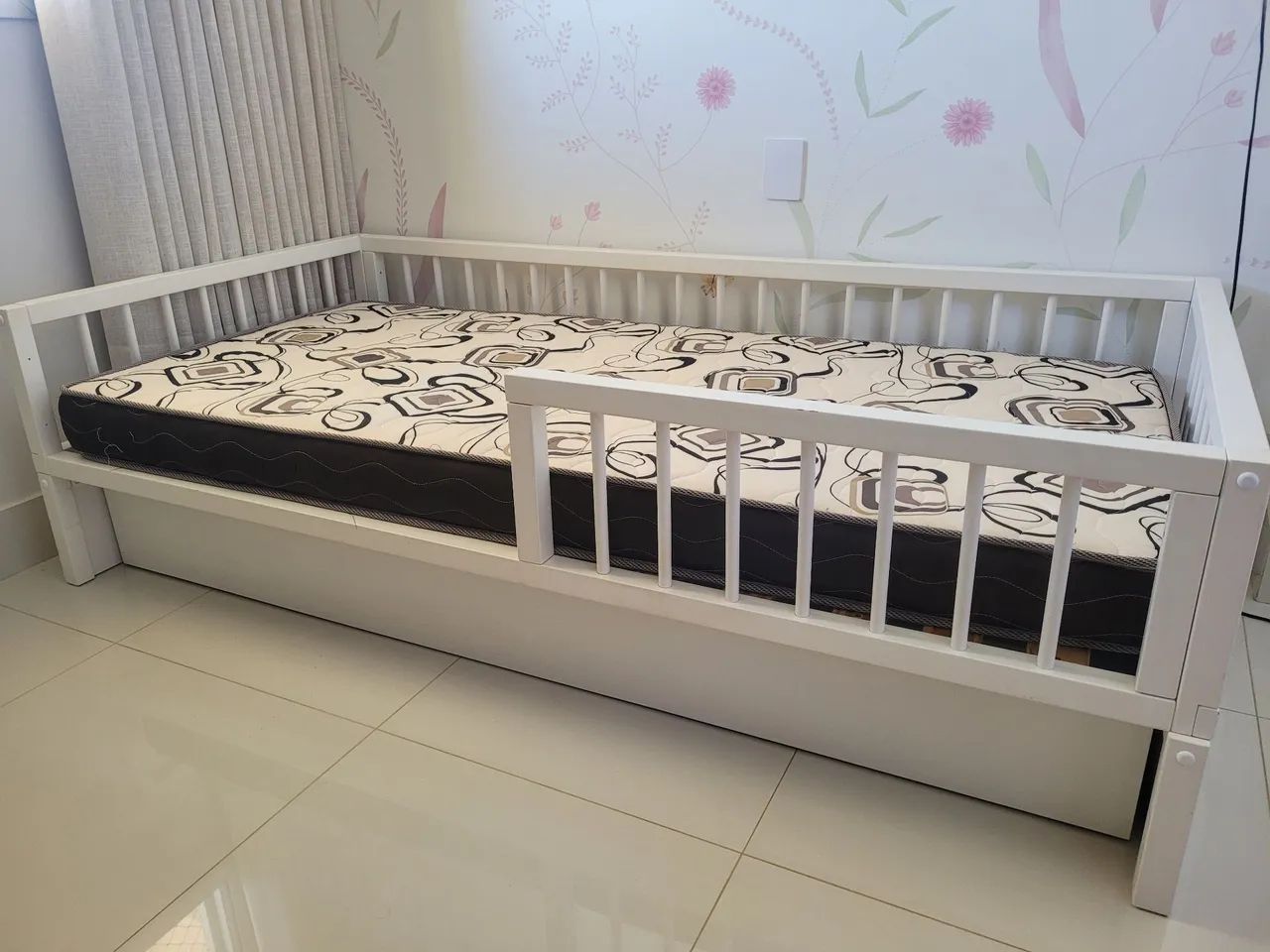 Vendo Cama bicama com colchões.