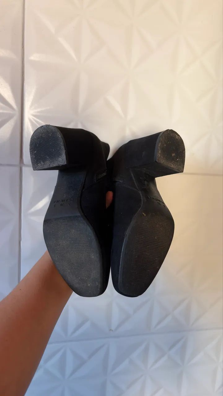 Bota de camurça com salto comprada na Espanha  - Foto 3