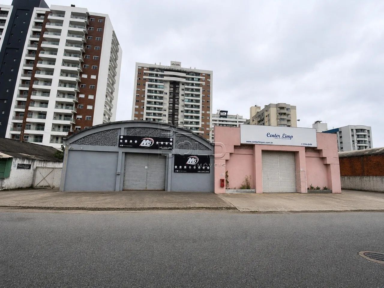 Terreno com alto potencial comercial e construtivo