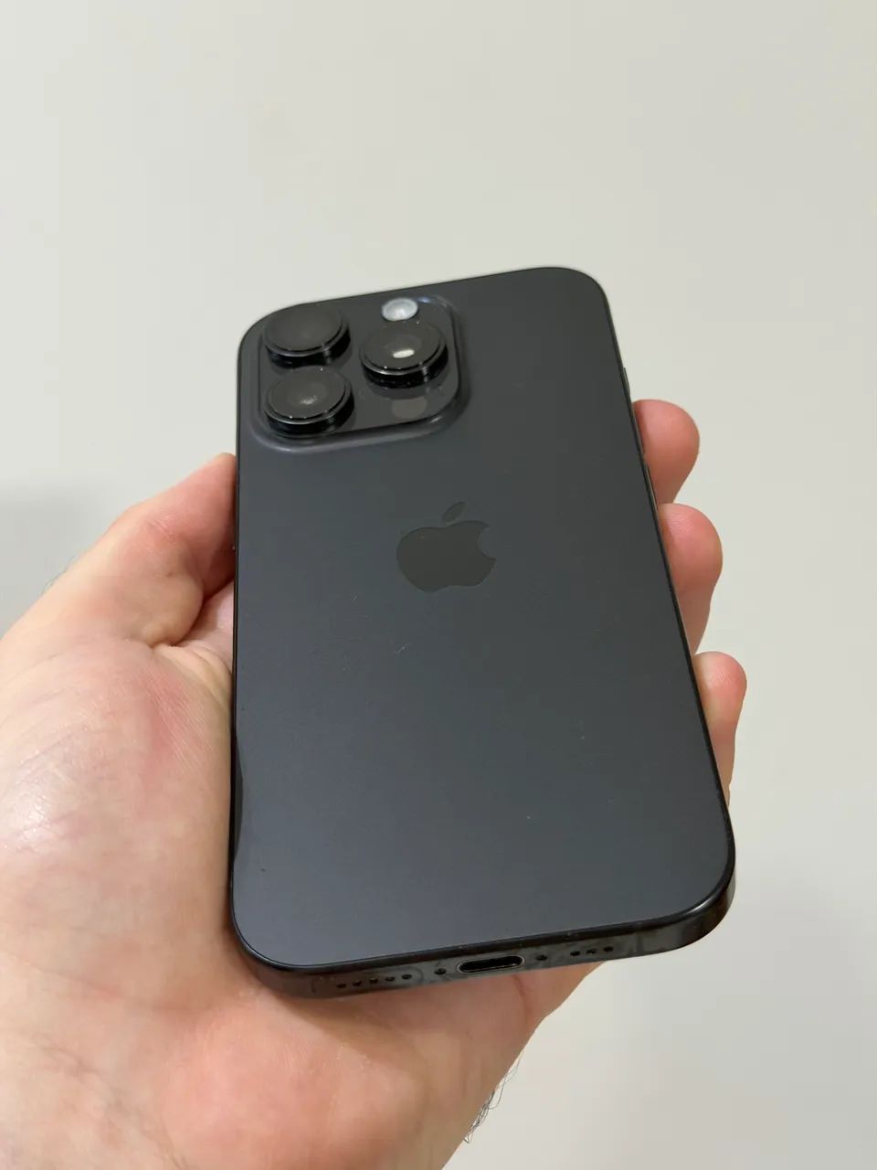 Apple iPhone 16 Pro (128 GB) - Titânio-preto - Foto 4