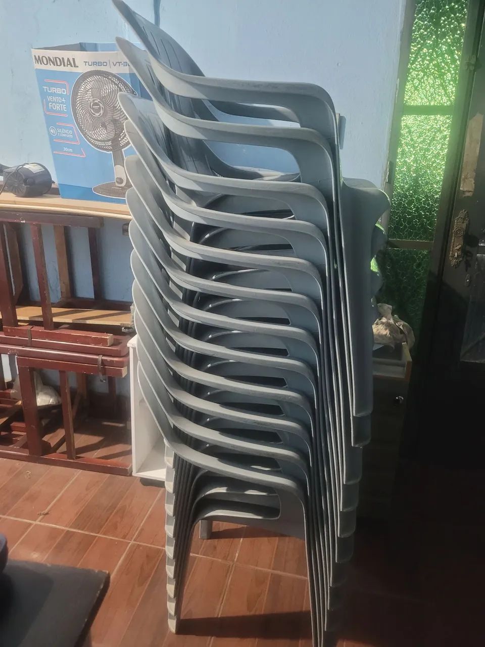 Cadeira de plástico trono  - Foto 3