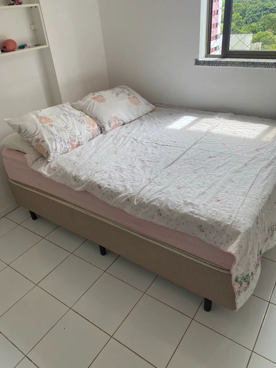 Cama Casal Estofada em Excelente Estado