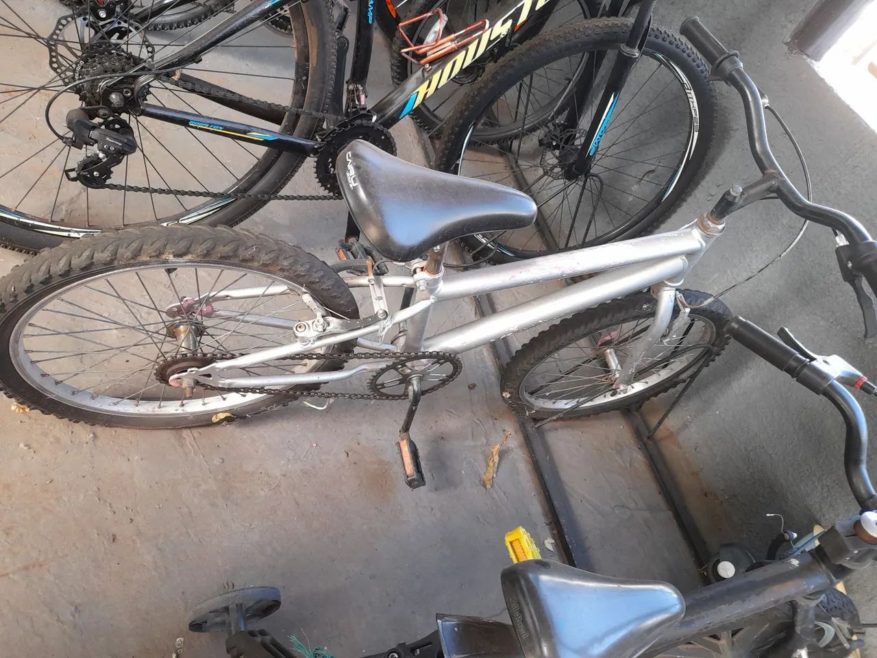 Bicicleta aro 20.  200,00 - Foto 5