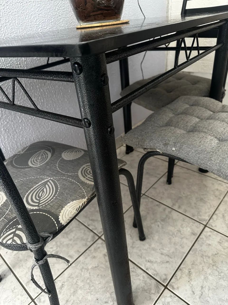 Mesa com 4 cadeiras