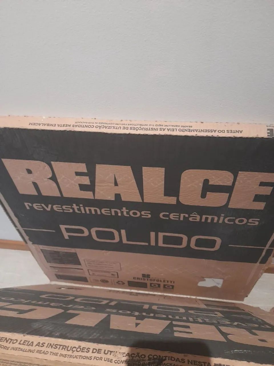 Piso de Cerâmica Marmorizado Escuro e Claro Polido e Retificado 81x81 cm - Foto 3
