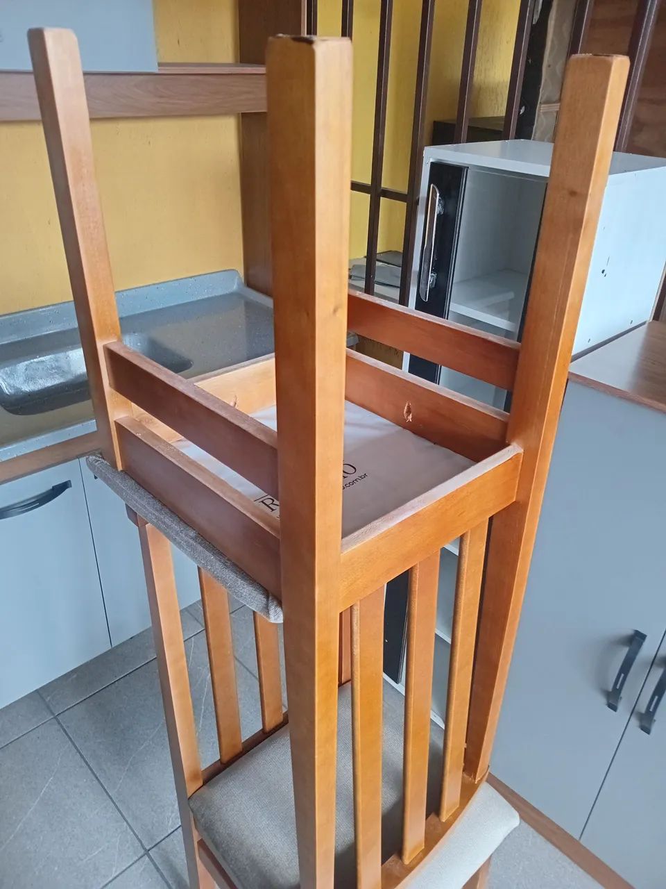 Mesa 1,10 x 80cm com 04 cadeiras, nova..(Entrego) - Foto 5