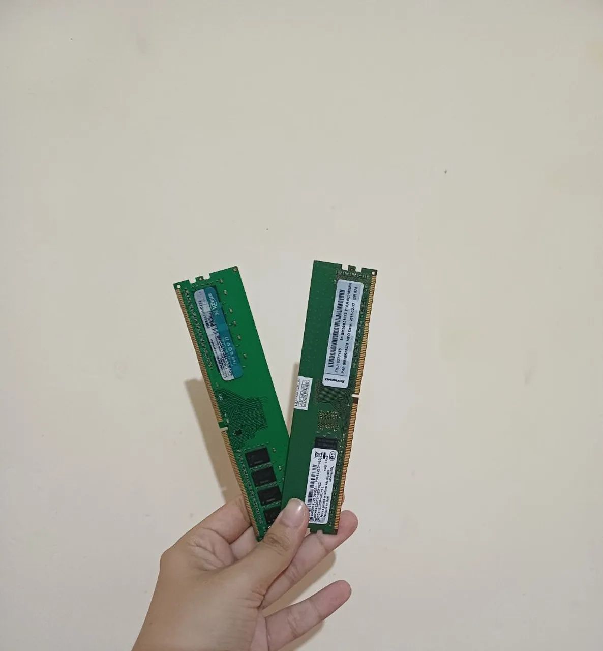 2 Memórias RAM DDR4 4GB cada (8GB no total)