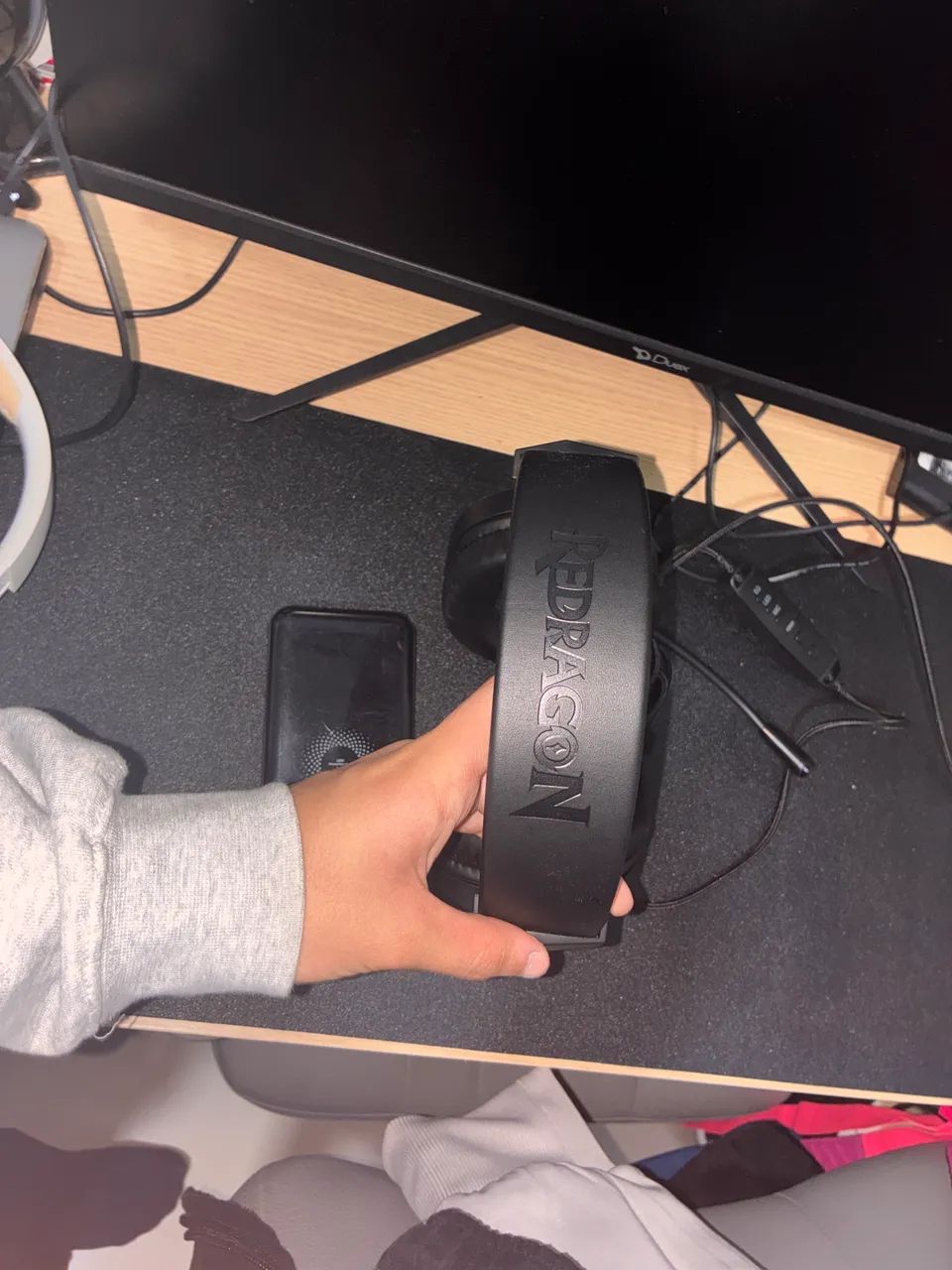 Fone redragon 1 mes de uso - Foto 2
