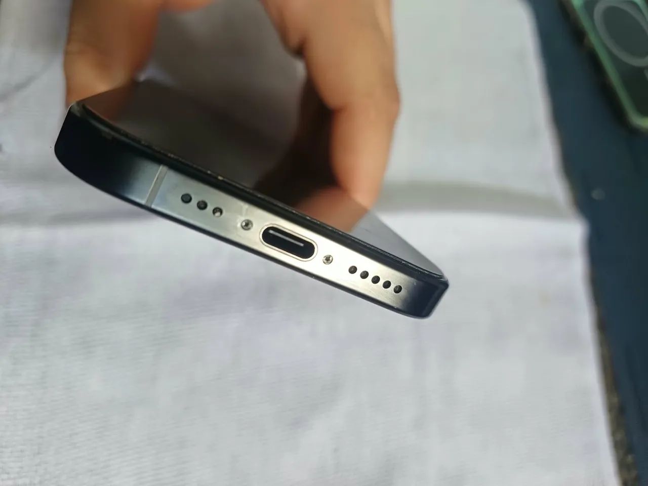 iPhone 16 pro praticamente novo zero - Foto 2