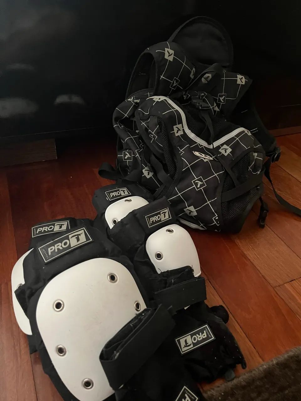 Patins Traxart semi novo com acessórios completo - Foto 2