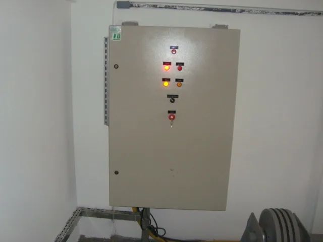 ELEVADOR VEICULAR/ PLATAFORMA DE CARGA COM CABINE - Foto 2