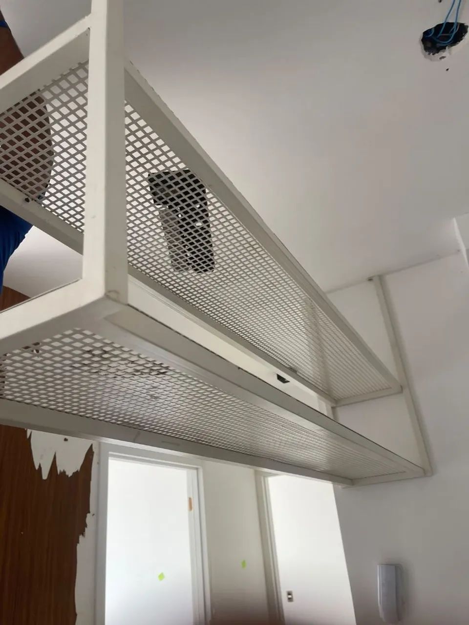 Prateleira suspensa de ferro 