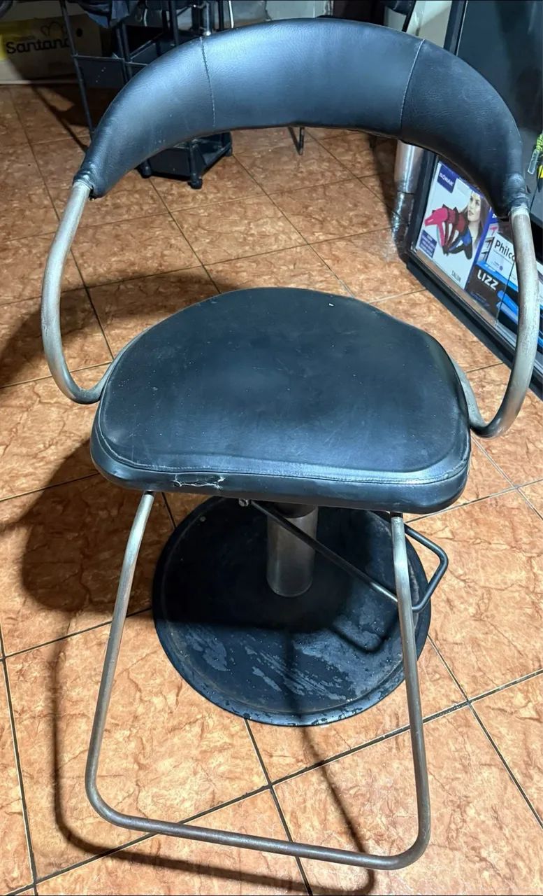 Cadeira para Salão de Beleza e Carrinho Auxiliar 