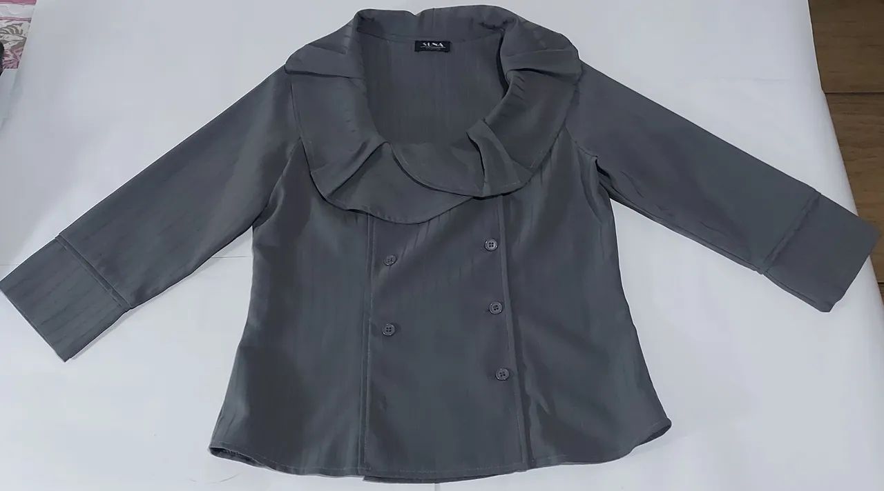 Conjunto Cakca e Blusa risca de giz cinza, gola, botões  - Foto 2