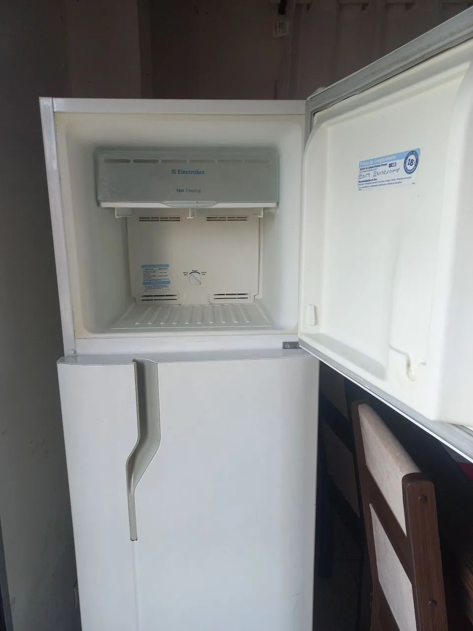 Vende-se geladeira Electrolux DF35A fros free  - Foto 4