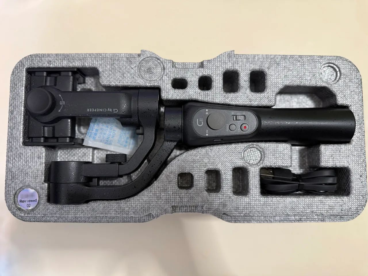 NOVO - Gimbal Estabilizador 3 Eixos para Celular - Vídeos Profissionais - Foto 2