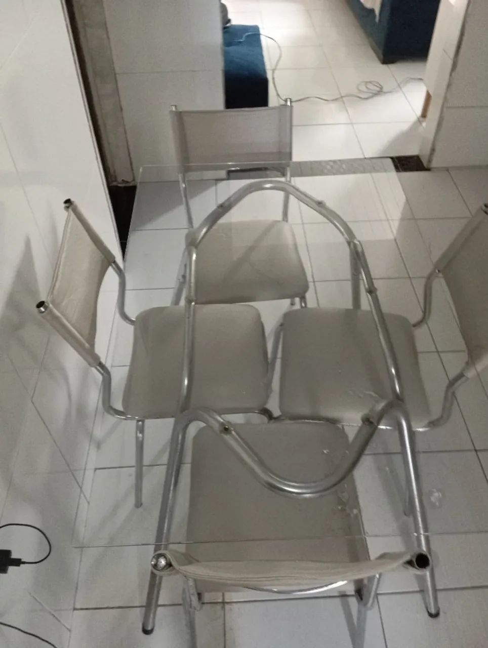 Mesa e cadeiras 